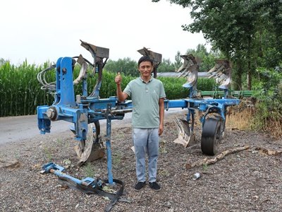 王修安 从进口翻转犁到中国龙丰，农业机械服务的省钱与盈利之道